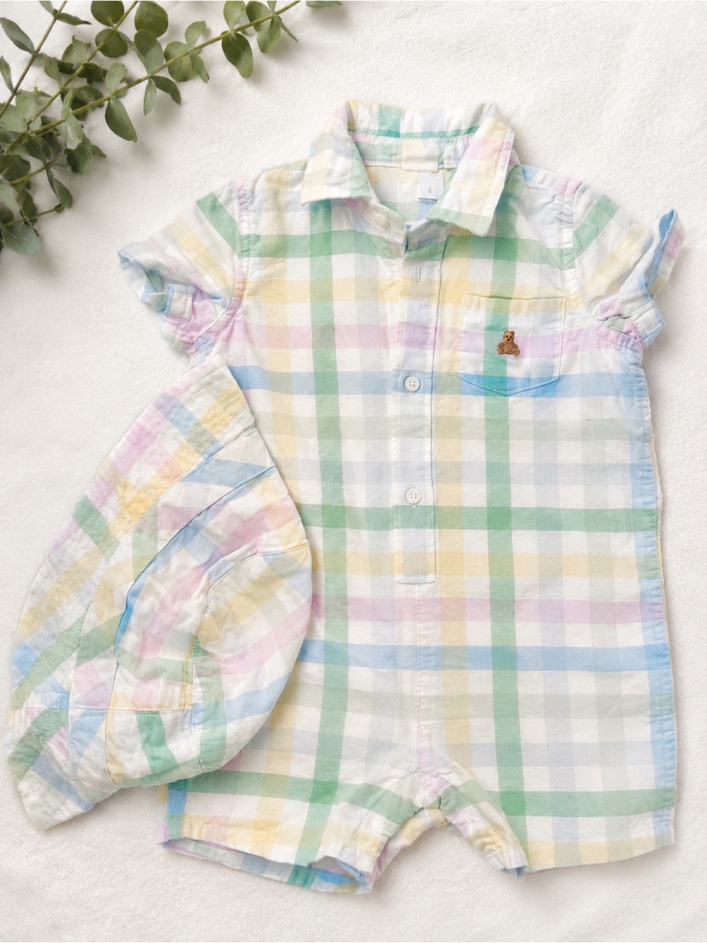 Gap plaid onesie with bucket hat size 18-24 months